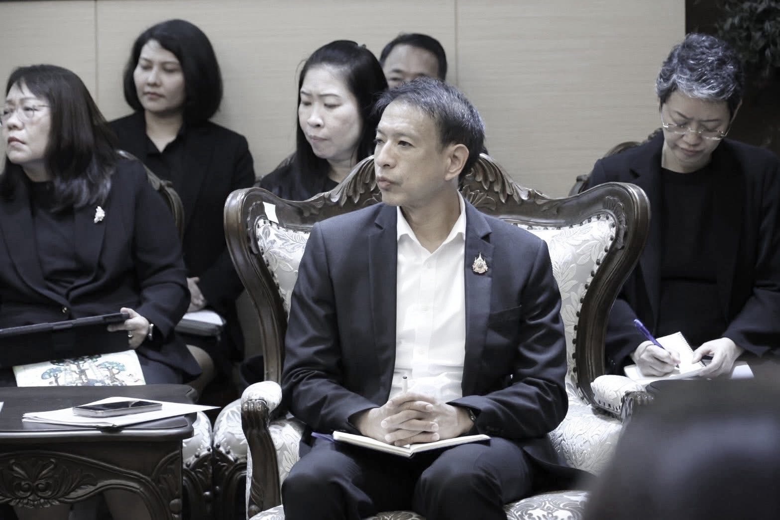 อพร. และ ผอ.กยผ. ร่วมคณะ รวอ.วราวุธฯ ในโอกาสให้การต้อนรับนายโอตากะ มาซาโตะ (H.E. Mr. Otaka Masato) เอกอัครราชทูตวิสามัญผู้มีอำนาจเต็มแห่งญี่ปุ่นประจำประเทศไทย และคณะ