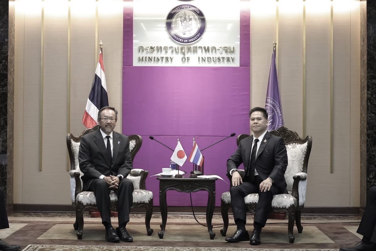 อพร. และ ผอ.กยผ. ร่วมคณะ รวอ.วราวุธฯ ในโอกาสให้การต้อนรับนายโอตากะ มาซาโตะ (H.E. Mr. Otaka Masato) เอกอัครราชทูตวิสามัญผู้มีอำนาจเต็มแห่งญี่ปุ่นประจำประเทศไทย และคณะ