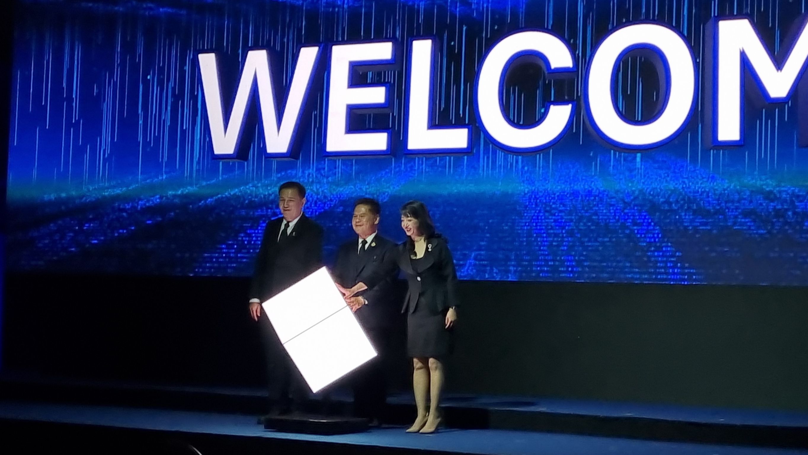 รพร.อานันท์ฯ เข้าร่วมพิธีเปิดงานสัมมนาวิชาการประจำปี Automotive Summit 2026 ภายใต้แนวคิด Smart Mobility - Smarter is Future “ยานยนต์อัจฉริยะ ขับเคลื่อนสู่โลกอนาคต”
