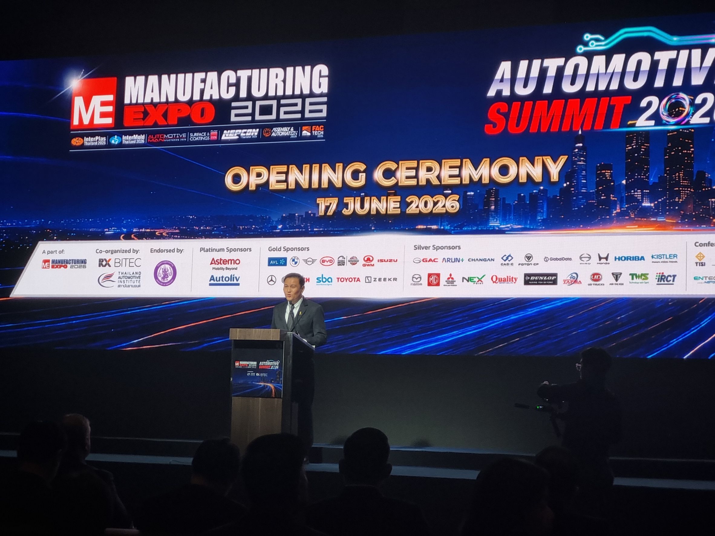 รพร.อานันท์ฯ เข้าร่วมพิธีเปิดงานสัมมนาวิชาการประจำปี Automotive Summit 2026 ภายใต้แนวคิด Smart Mobility - Smarter is Future “ยานยนต์อัจฉริยะ ขับเคลื่อนสู่โลกอนาคต”