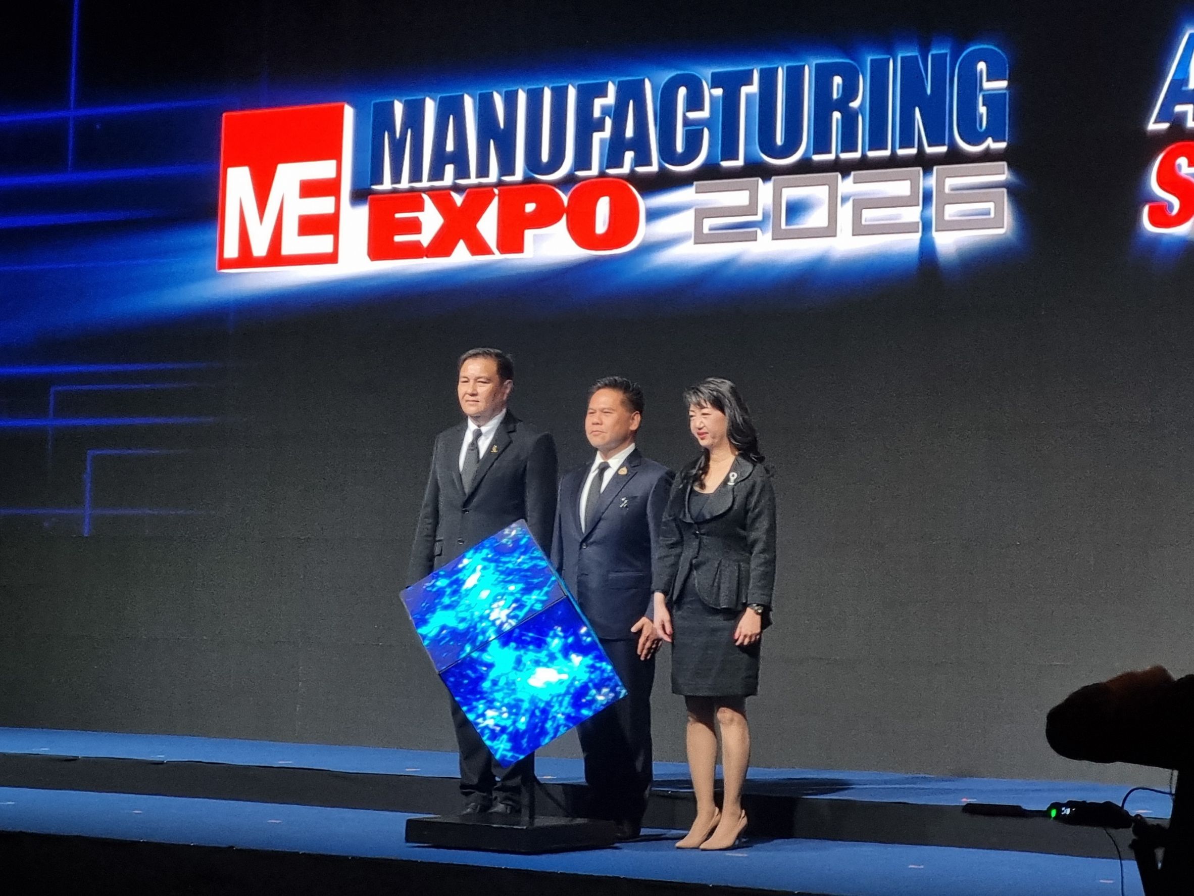 รพร.อานันท์ฯ เข้าร่วมพิธีเปิดงานสัมมนาวิชาการประจำปี Automotive Summit 2026 ภายใต้แนวคิด Smart Mobility - Smarter is Future “ยานยนต์อัจฉริยะ ขับเคลื่อนสู่โลกอนาคต”