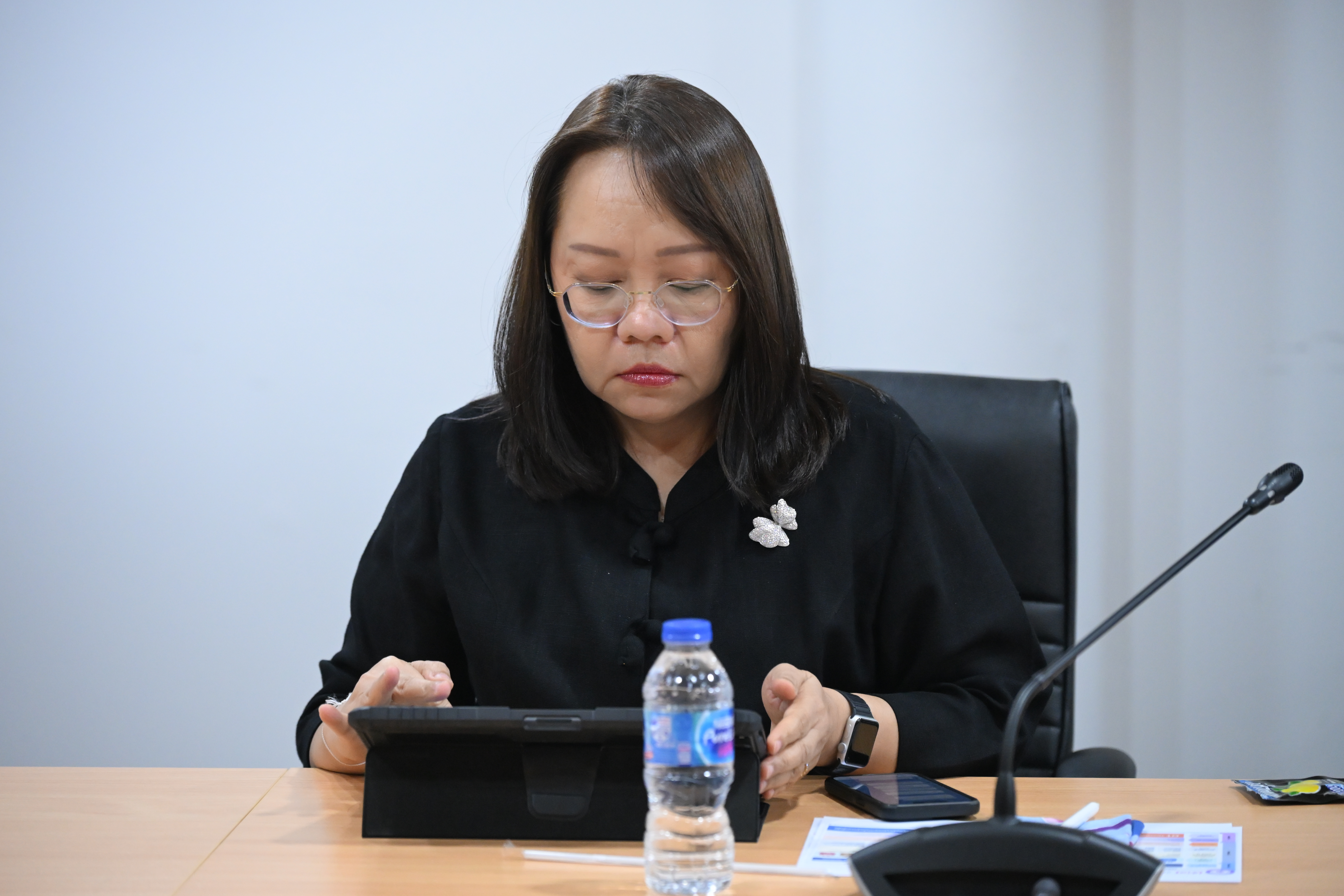 รพร.ปณตสรรค์ฯ ผอ.กยผ. และเจ้าหน้าที่ กพร. ร่วมให้สัมภาษณ์เชิงลึกแก่ทีมนักวิจัยจากสถาบันวิจัยและให้คำปรึกษาแห่งมหาวิทยาลัยธรรมศาสตร์ ในการจัดทำร่างแผนปฏิบัติราชการระยะ 5 ปี (พ.ศ. 2571-2575) ของ อก.