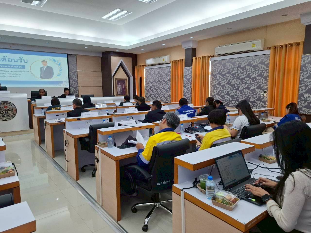 รพร.อานันท์ฯ เป็นประธานการประชุมวาระพิเศษ คณะกรรมการเพื่อตรวจสอบควบคุมและเฝ้าระวังการทำเหมืองแร่ทองคำ บริษัท อัครา รีซอร์สเซส จำกัด (มหาชน)