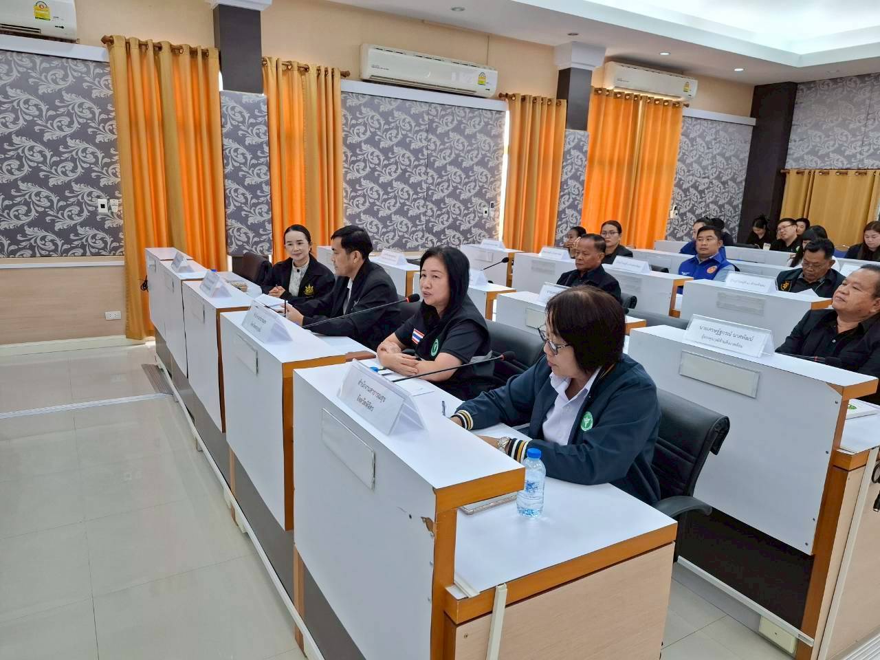รพร.อานันท์ฯ เป็นประธานการประชุมวาระพิเศษ คณะกรรมการเพื่อตรวจสอบควบคุมและเฝ้าระวังการทำเหมืองแร่ทองคำ บริษัท อัครา รีซอร์สเซส จำกัด (มหาชน)