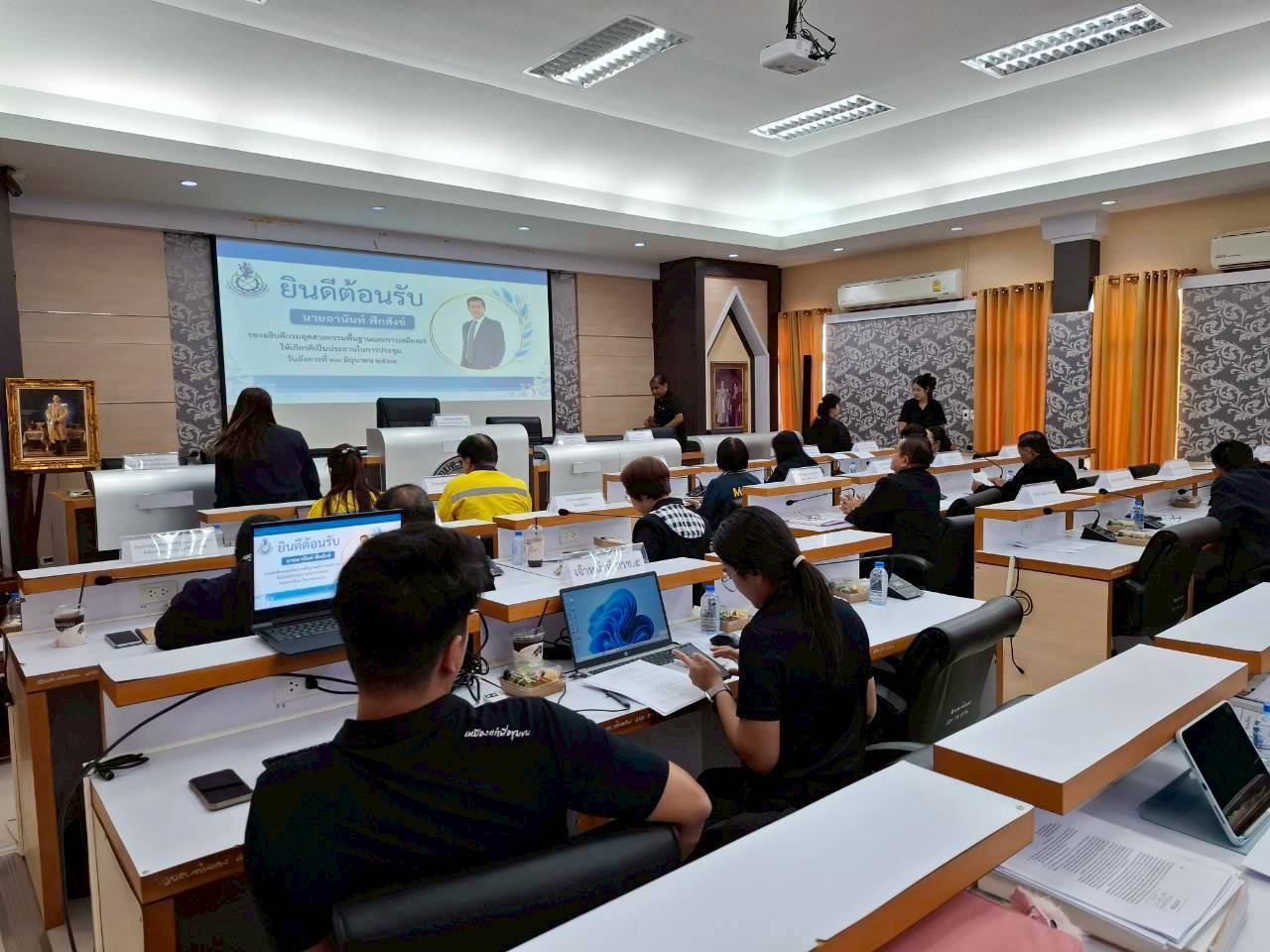 รพร.อานันท์ฯ เป็นประธานการประชุมวาระพิเศษ คณะกรรมการเพื่อตรวจสอบควบคุมและเฝ้าระวังการทำเหมืองแร่ทองคำ บริษัท อัครา รีซอร์สเซส จำกัด (มหาชน)