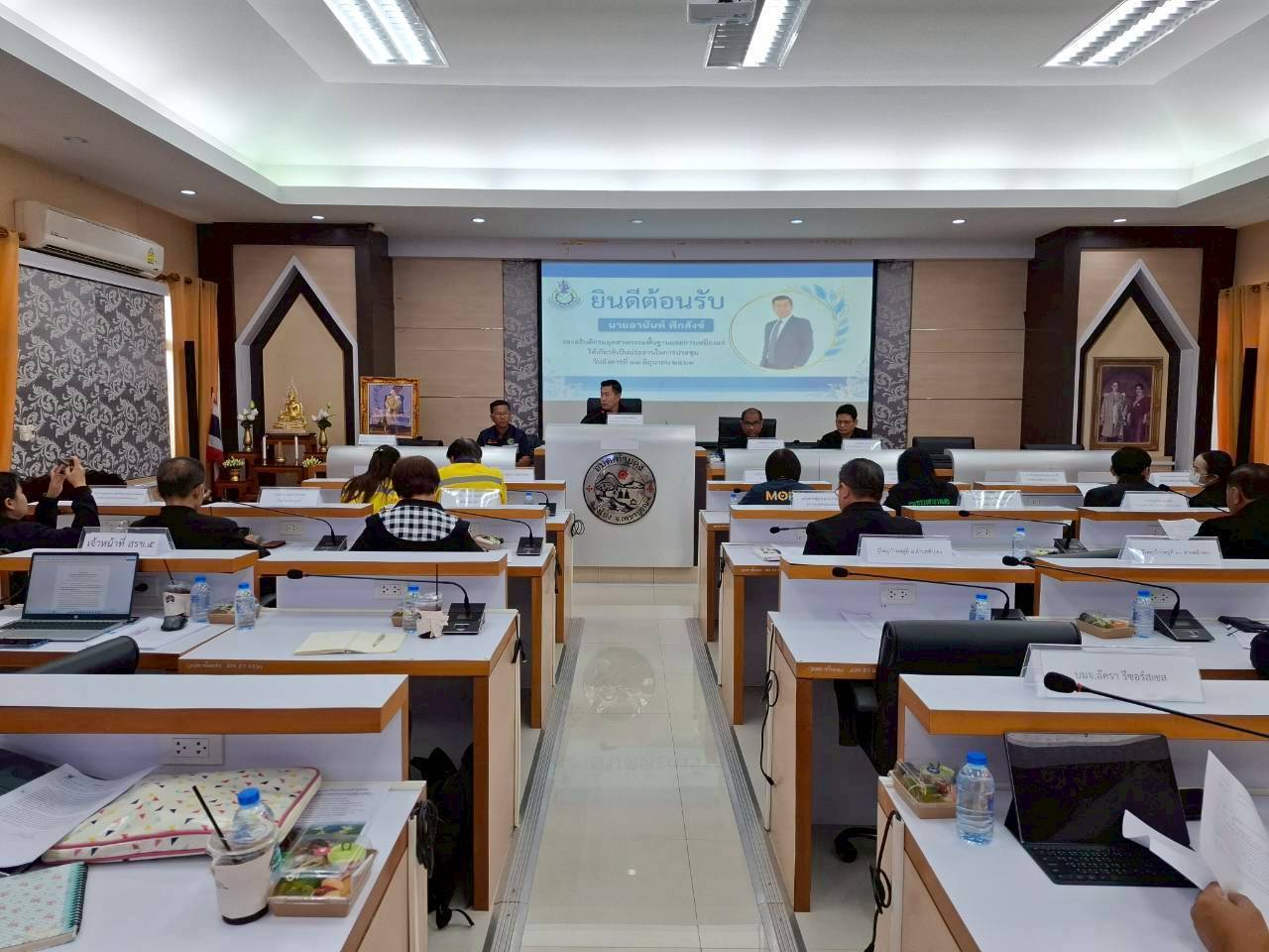 รพร.อานันท์ฯ เป็นประธานการประชุมวาระพิเศษ คณะกรรมการเพื่อตรวจสอบควบคุมและเฝ้าระวังการทำเหมืองแร่ทองคำ บริษัท อัครา รีซอร์สเซส จำกัด (มหาชน)