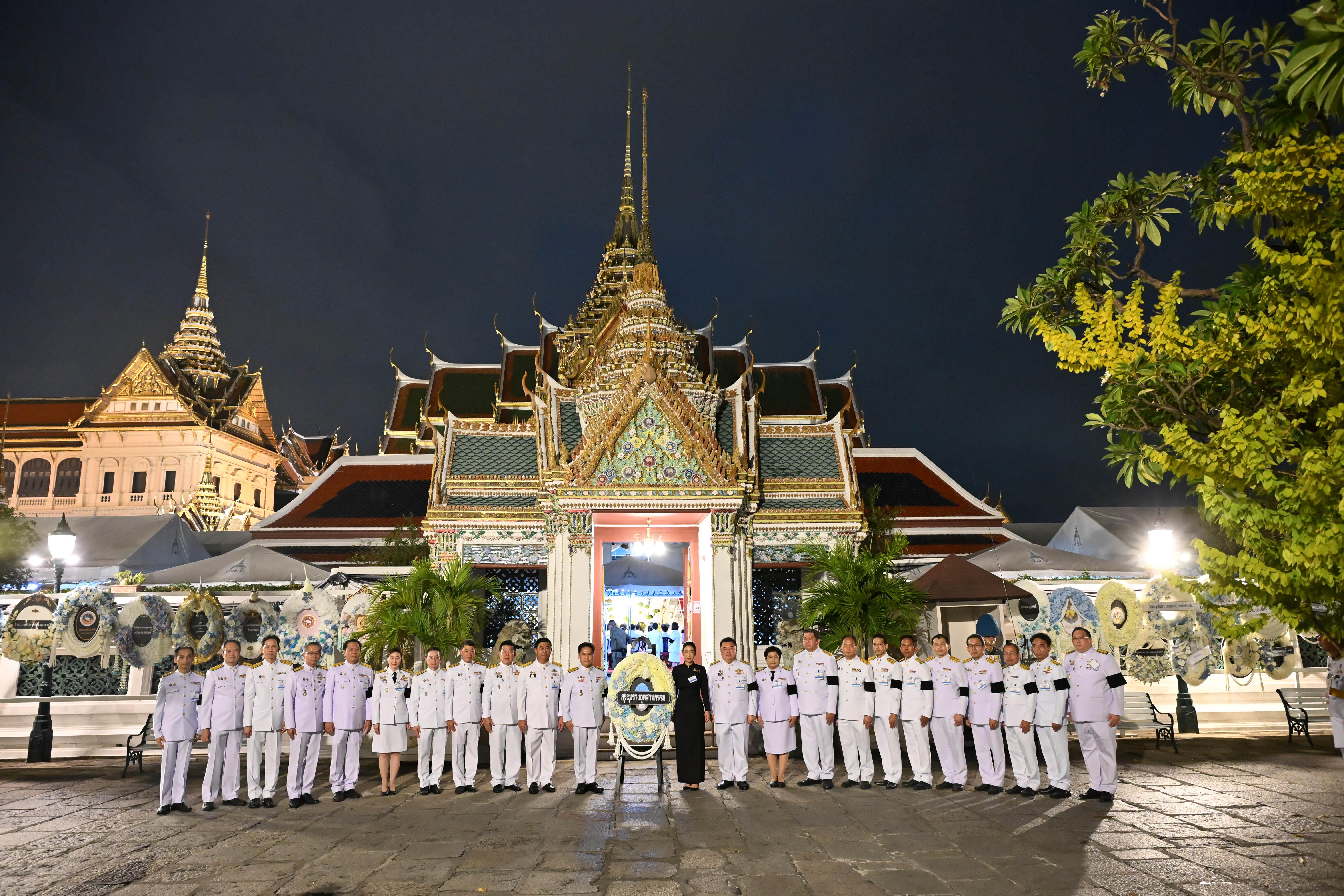 กพร. เข้าร่วมในโอกาสที่ อก. ได้รับพระราชทานพระบรมราชานุญาตให้ร่วมเป็นเจ้าภาพพระพิธีธรรมสวดพระอภิธรรมพระบรมศพ สมเด็จพระนางเจ้าสิริกิติ์ พระบรมราชินีนาถ พระบรมราชชนนีพันปีหลวง