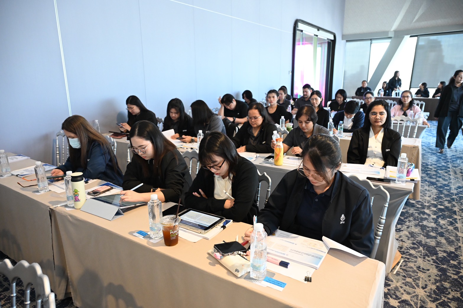 ลสล. เป็นประธานเปิดโครงการฝึกอบรมเพื่อเพิ่มประสิทธิภาพในงานจัดซื้อจัดจ้างและการบริหารพัสดุ สำหรับเจ้าหน้าที่ กพร.