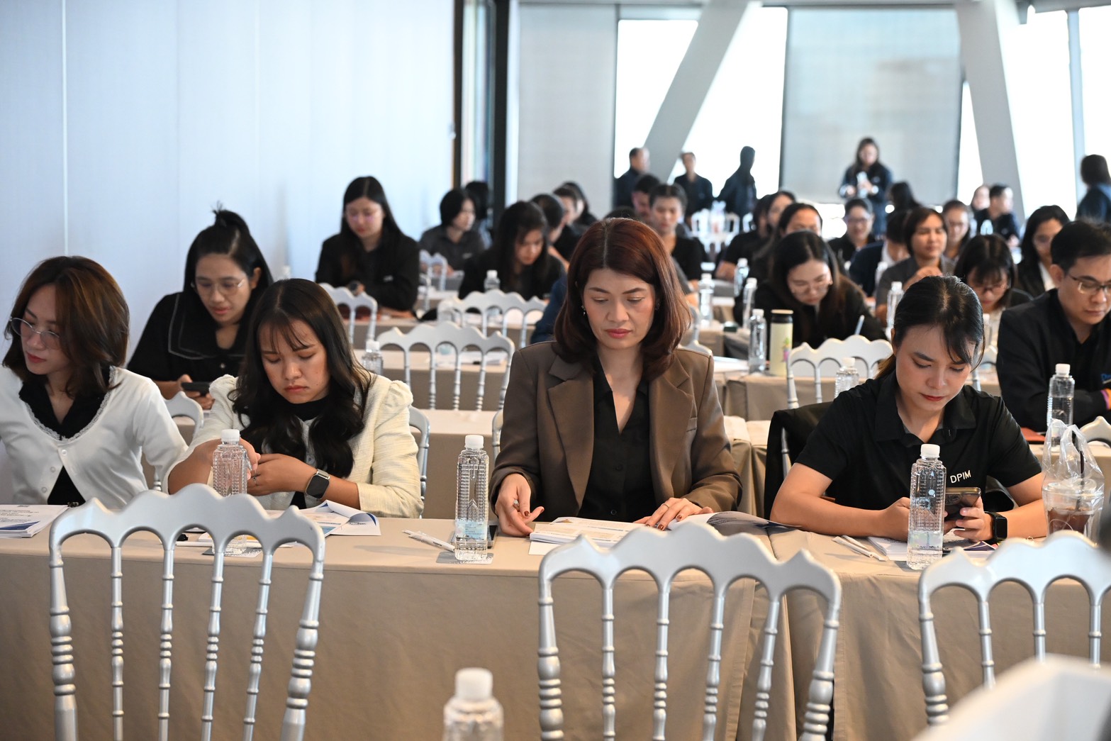 ลสล. เป็นประธานเปิดโครงการฝึกอบรมเพื่อเพิ่มประสิทธิภาพในงานจัดซื้อจัดจ้างและการบริหารพัสดุ สำหรับเจ้าหน้าที่ กพร.