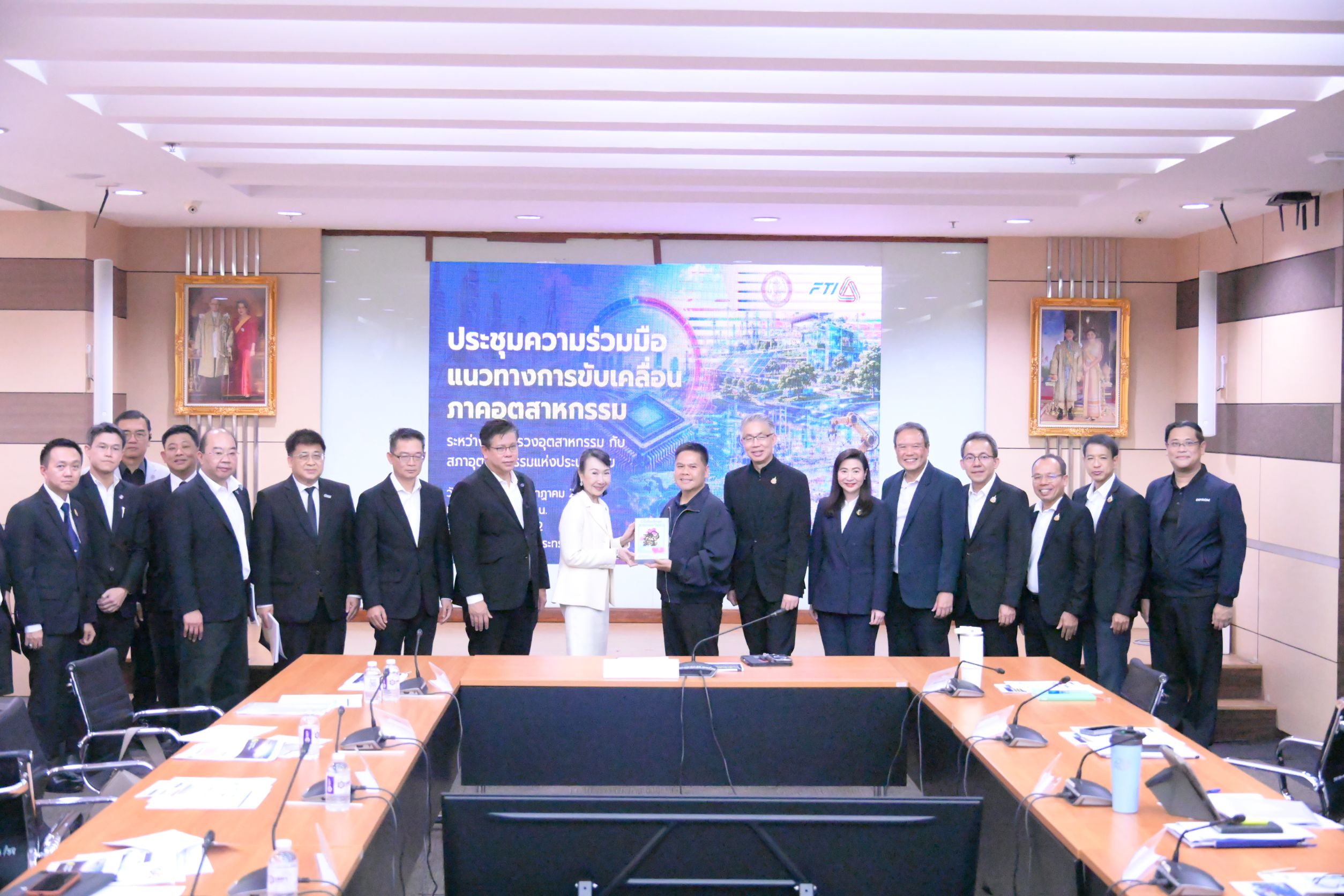 กพร. ร่วมคณะ รวอ.วราวุธ ในโอกาสคณะผู้บริหารสภาอุตสาหกรรมแห่งประเทศไทยเข้าพบ
