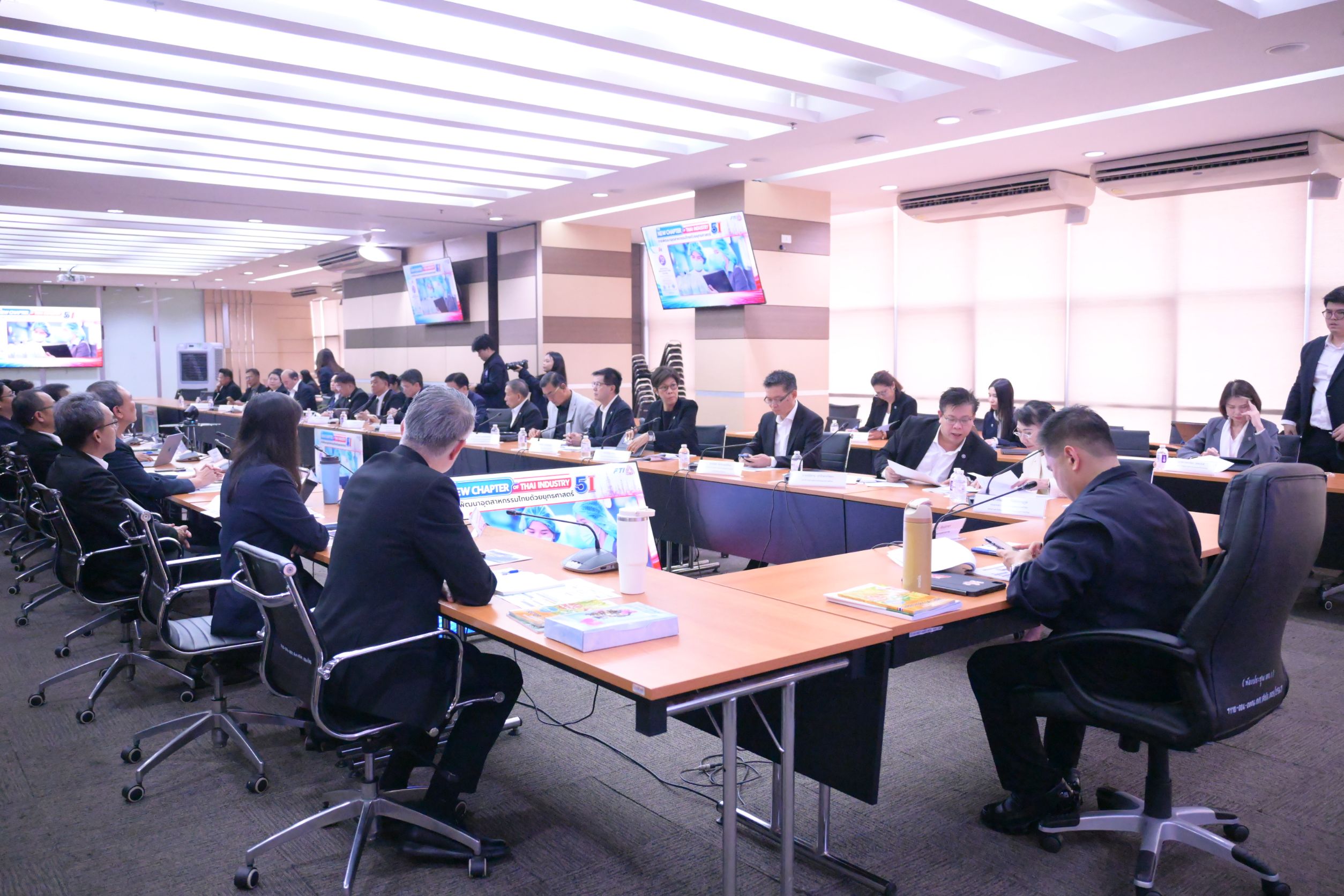 กพร. ร่วมคณะ รวอ.วราวุธ ในโอกาสคณะผู้บริหารสภาอุตสาหกรรมแห่งประเทศไทยเข้าพบ