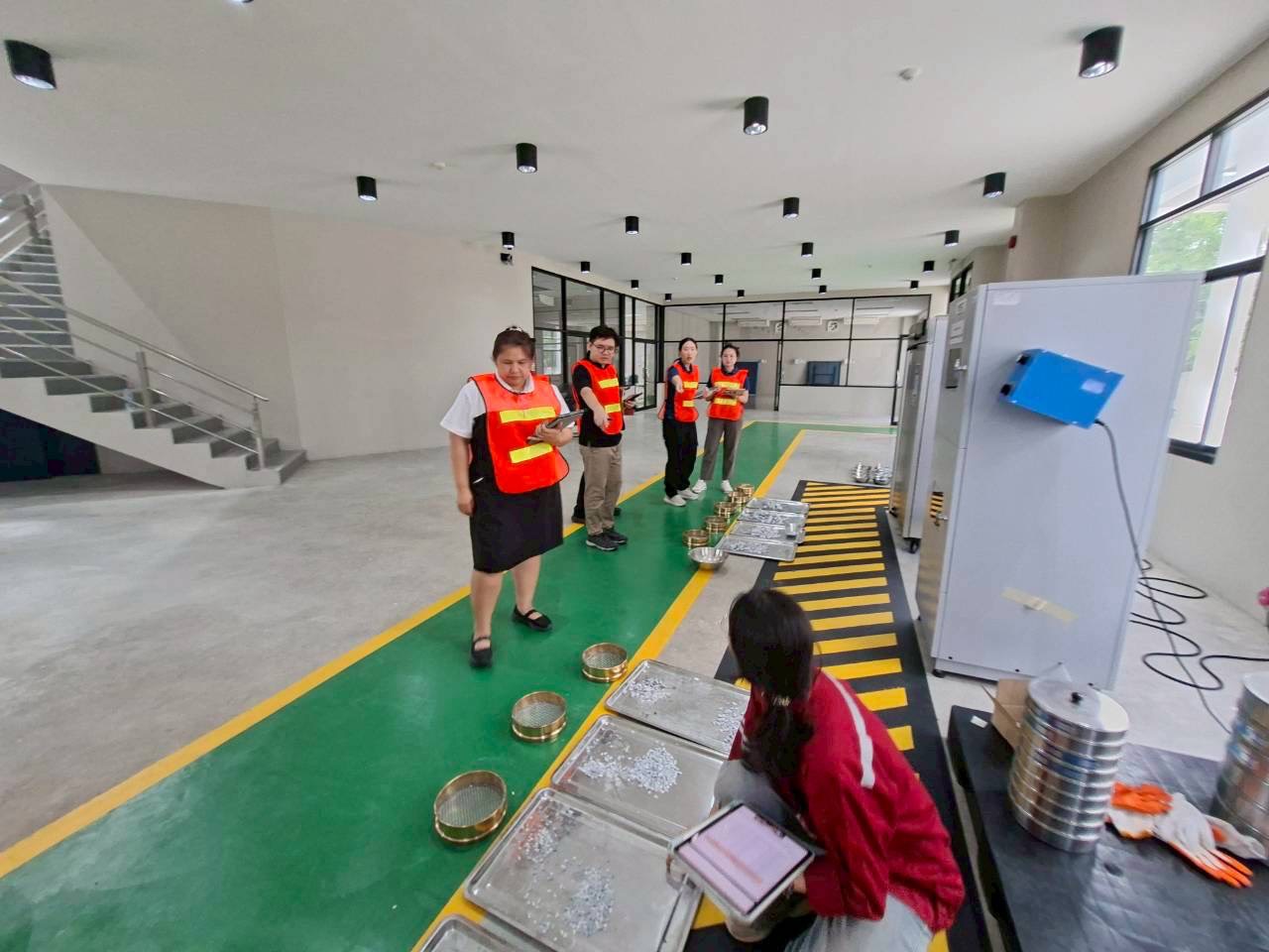 สรข.2 ร่วมกับ ม.ขอนแก่น จัดอบรมถ่ายทอดองค์ความรู้และฝึกทักษะในการปฏิบัติงานด้านการวิเคราะห์วิจัยทางกลศาสตร์หินและแร่ ต่อเนื่องเป็นวันที่ 2