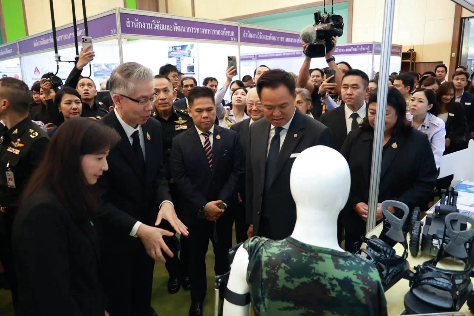 ผชช.กฤตยา ผอ.กนอ. และเจ้าหน้าที่ กนอ. ร่วมงานนิทรรศการอุตสาหกรรมป้องกันประเทศของไทย 2569