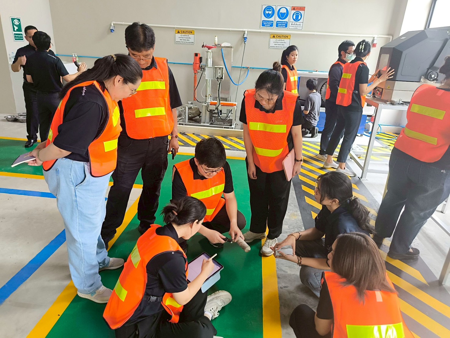 สรข.2 ร่วมกับ ม.ขอนแก่น จัดอบรมถ่ายทอดองค์ความรู้และฝึกทักษะในการปฏิบัติงานด้านการวิเคราะห์วิจัยทางกลศาสตร์หินและแร่ ต่อเนื่องเป็นวันที่ 3