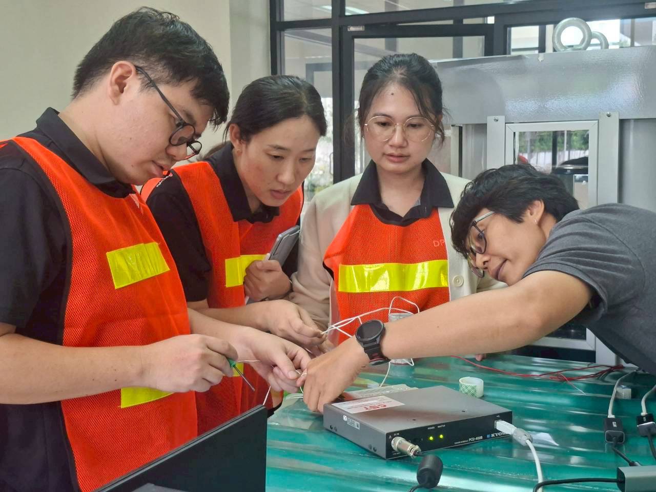 สรข.2 ร่วมกับ ม.ขอนแก่น จัดอบรมถ่ายทอดองค์ความรู้และฝึกทักษะในการปฏิบัติงานด้านการวิเคราะห์วิจัยทางกลศาสตร์หินและแร่ ต่อเนื่องเป็นวันที่ 3