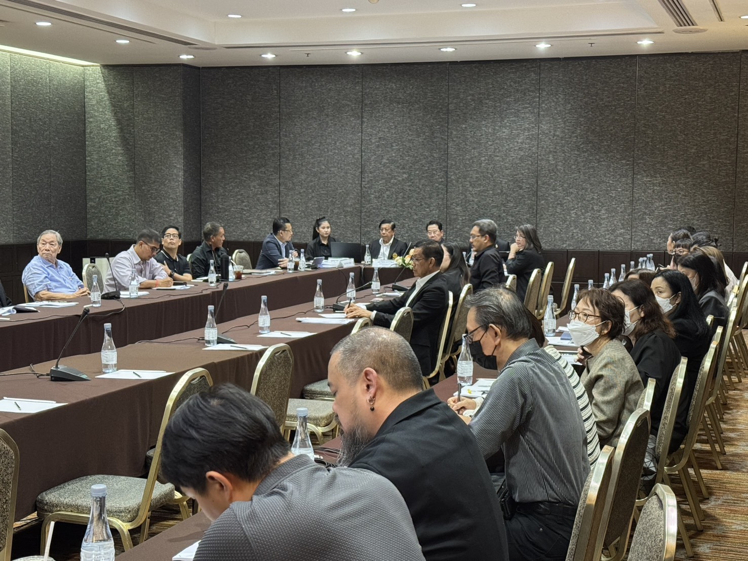 รพร.อานันท์ ร่วมประชุมกับสภาการเหมืองแร่ ณ โรงแรมเซ็นจูรี่ พาร์ค ราชปรารภ