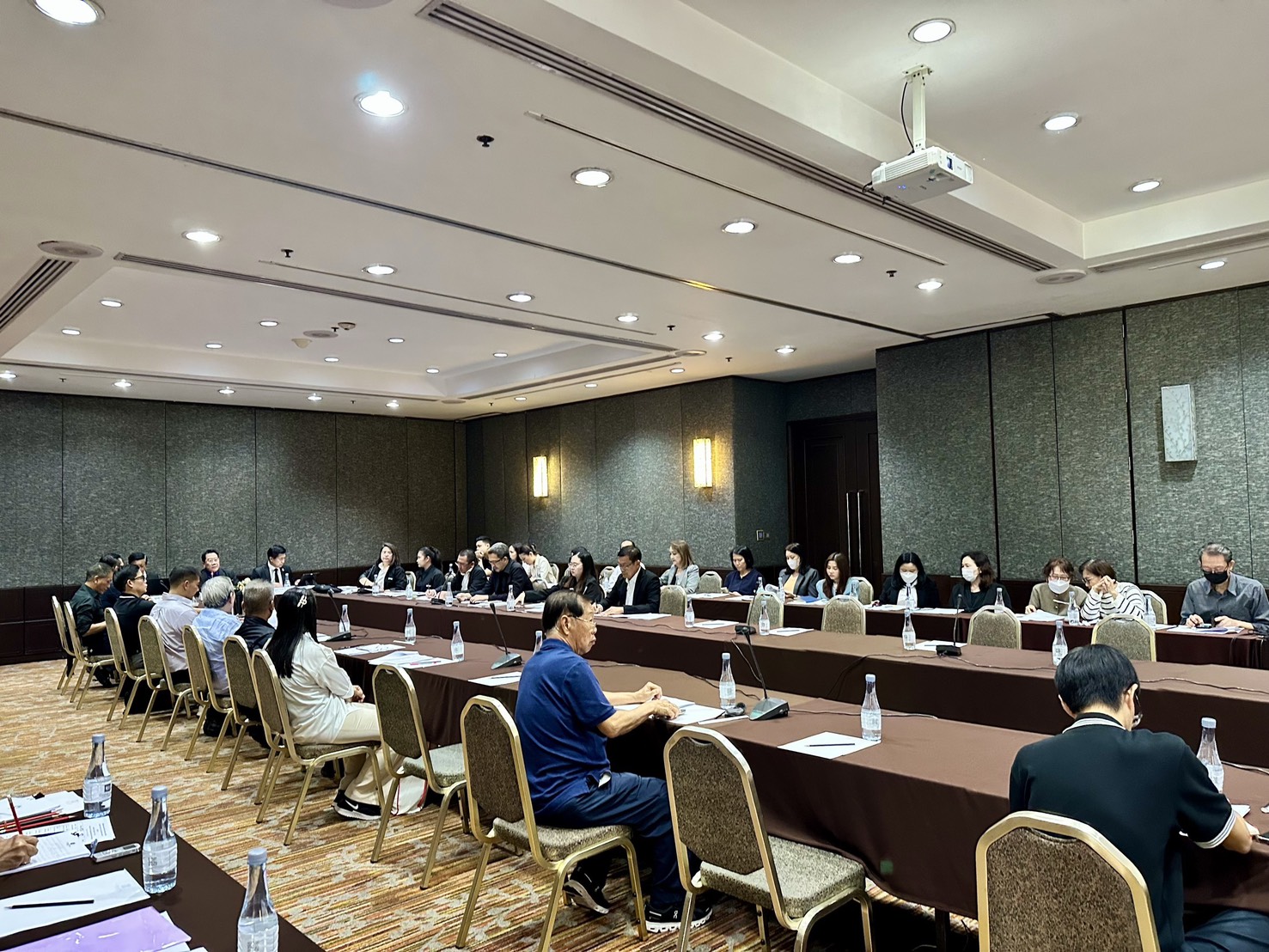 รพร.อานันท์ ร่วมประชุมกับสภาการเหมืองแร่ ณ โรงแรมเซ็นจูรี่ พาร์ค ราชปรารภ