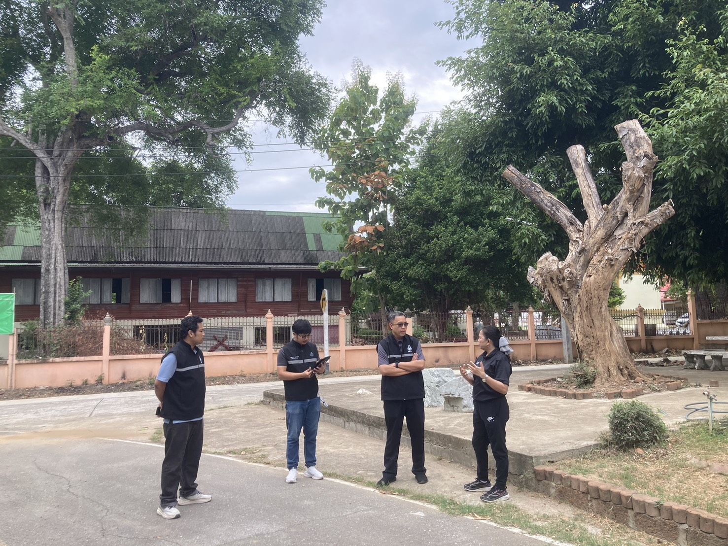 สรข.7 ร่วมตรวจสอบและติดตามการแก้ไขปัญหาการร้องเรียนเรื่องกลิ่นเหม็นจากการประกอบกิจการโรงงานและประกอบโลหกรรม ของบริษัท ปัญญารักษา จำกัด