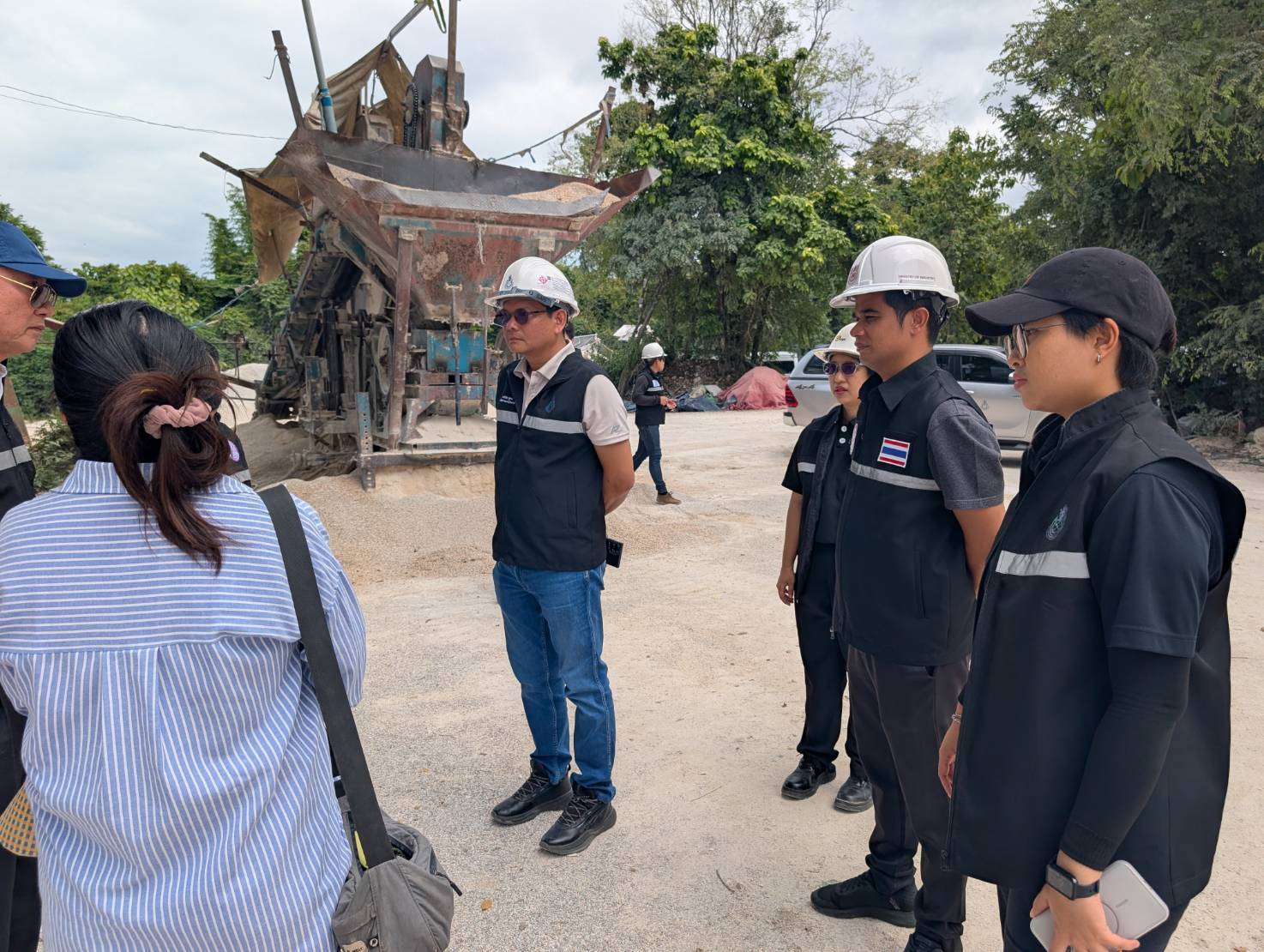 สรข.5 ร่วมตรวจสอบและดำเนินคดีกรณีได้รับแจ้งเรื่องร้องเรียนการประกอบกิจการโรงงานโม่ บด หรือย่อยหินโดยไม่ได้รับอนุญาต ในพื้นที่ จ.กำเเพงเพชร