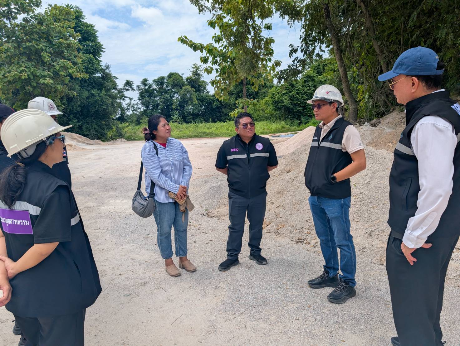 สรข.5 ร่วมตรวจสอบและดำเนินคดีกรณีได้รับแจ้งเรื่องร้องเรียนการประกอบกิจการโรงงานโม่ บด หรือย่อยหินโดยไม่ได้รับอนุญาต ในพื้นที่ จ.กำเเพงเพชร