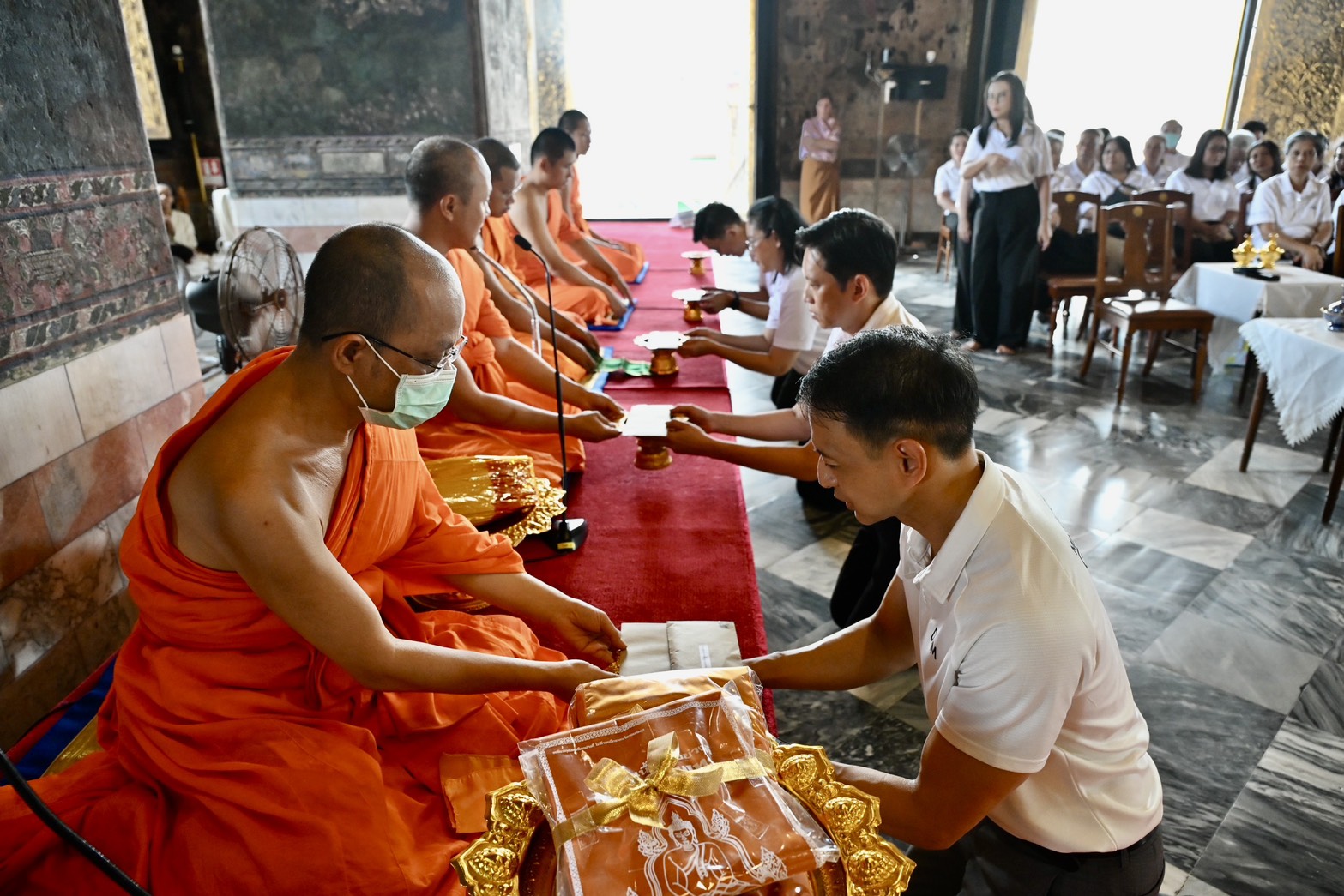 อพร. เป็นประธานในพิธีถวายเทียนพรรษา พร้อมเครื่องไทยธรรม ในกิจกรรมภายใต้โครงการส่งเสริมพระพุทธศาสนา เนื่องในวันอาสาฬหบูชาและวันเข้าพรรษา ประจำปี พ.ศ. 2569