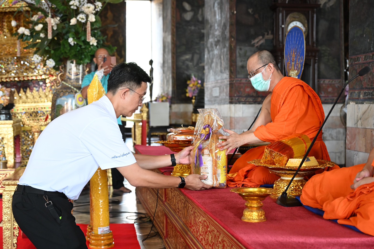 อพร. เป็นประธานในพิธีถวายเทียนพรรษา พร้อมเครื่องไทยธรรม ในกิจกรรมภายใต้โครงการส่งเสริมพระพุทธศาสนา เนื่องในวันอาสาฬหบูชาและวันเข้าพรรษา ประจำปี พ.ศ. 2569