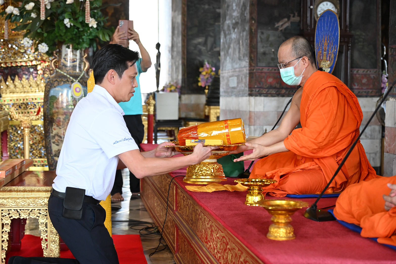 อพร. เป็นประธานในพิธีถวายเทียนพรรษา พร้อมเครื่องไทยธรรม ในกิจกรรมภายใต้โครงการส่งเสริมพระพุทธศาสนา เนื่องในวันอาสาฬหบูชาและวันเข้าพรรษา ประจำปี พ.ศ. 2569