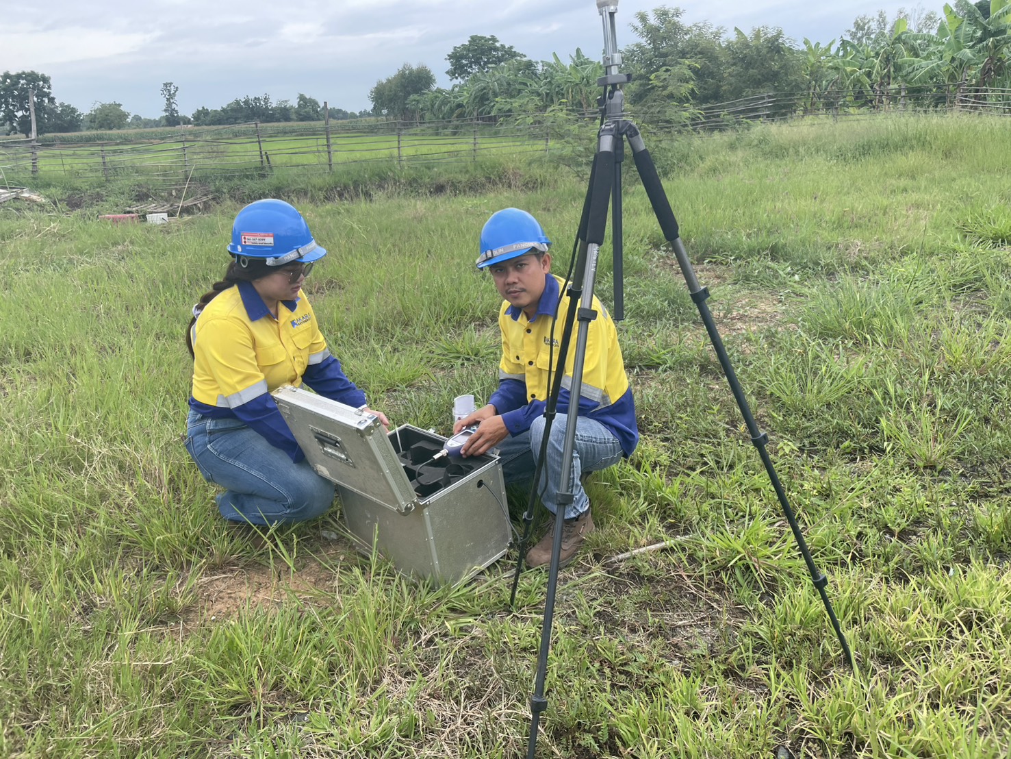 สรข.5 ร่วมลงพื้นที่ติดตั้งเครื่องวัดระดับเสียง กรณีได้รับการร้องเรียนเสียงดังจากการประกอบการของบริษัท อัครา รีซอร์สเซส จำกัด (มหาชน)