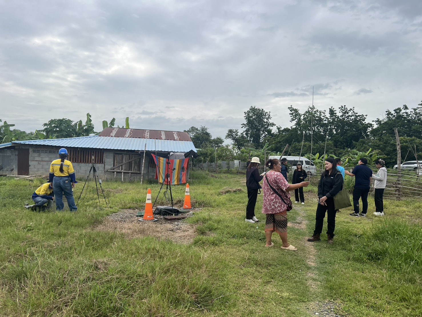 สรข.5 ร่วมลงพื้นที่ติดตั้งเครื่องวัดระดับเสียง กรณีได้รับการร้องเรียนเสียงดังจากการประกอบการของบริษัท อัครา รีซอร์สเซส จำกัด (มหาชน)