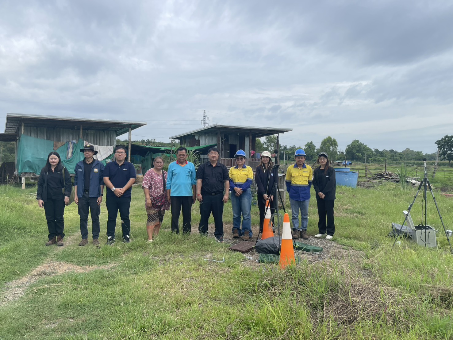 สรข.5 ร่วมลงพื้นที่ติดตั้งเครื่องวัดระดับเสียง กรณีได้รับการร้องเรียนเสียงดังจากการประกอบการของบริษัท อัครา รีซอร์สเซส จำกัด (มหาชน)