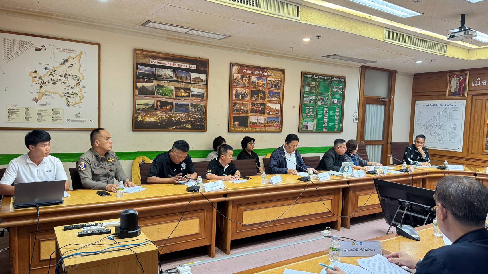 ผอ.สรข.2 พร้อมด้วยเจ้าหน้าที่ สรข.2 ร่วมประชุมติดตามข้อร้องเรียนของกลุ่มฅนรักษ์บ้านเกิด 6 หมู่บ้าน