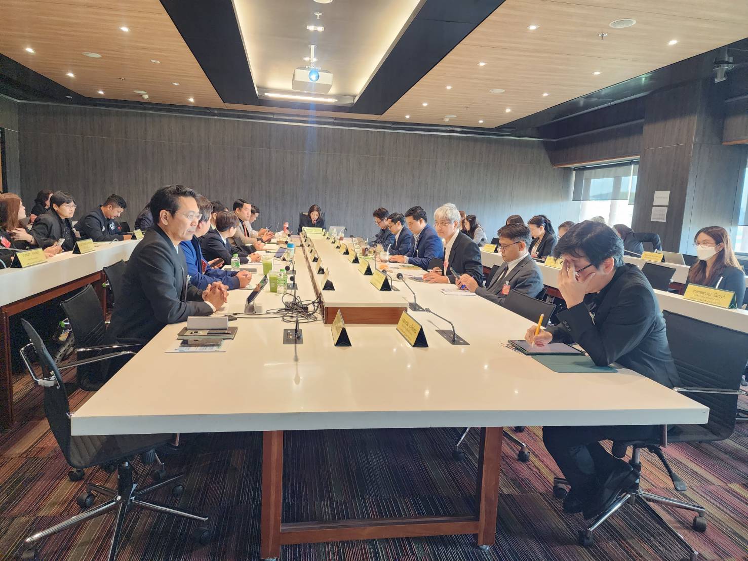 ผอ.กบส. พร้อมด้วยเจ้าหน้าที่ กบส. และ กบว. เข้าร่วมประชุมคณะอนุกรรมาธิการพิจารณาศึกษาแนวทางเพื่อยกระดับการพัฒนาภาคใต้อย่างมีส่วนร่วมในกรรมาธิการการพัฒนาเมือง การสื่อสารมวลชน และการมีส่วนร่วมของประชาชน สภาผู้แทนราษฎร