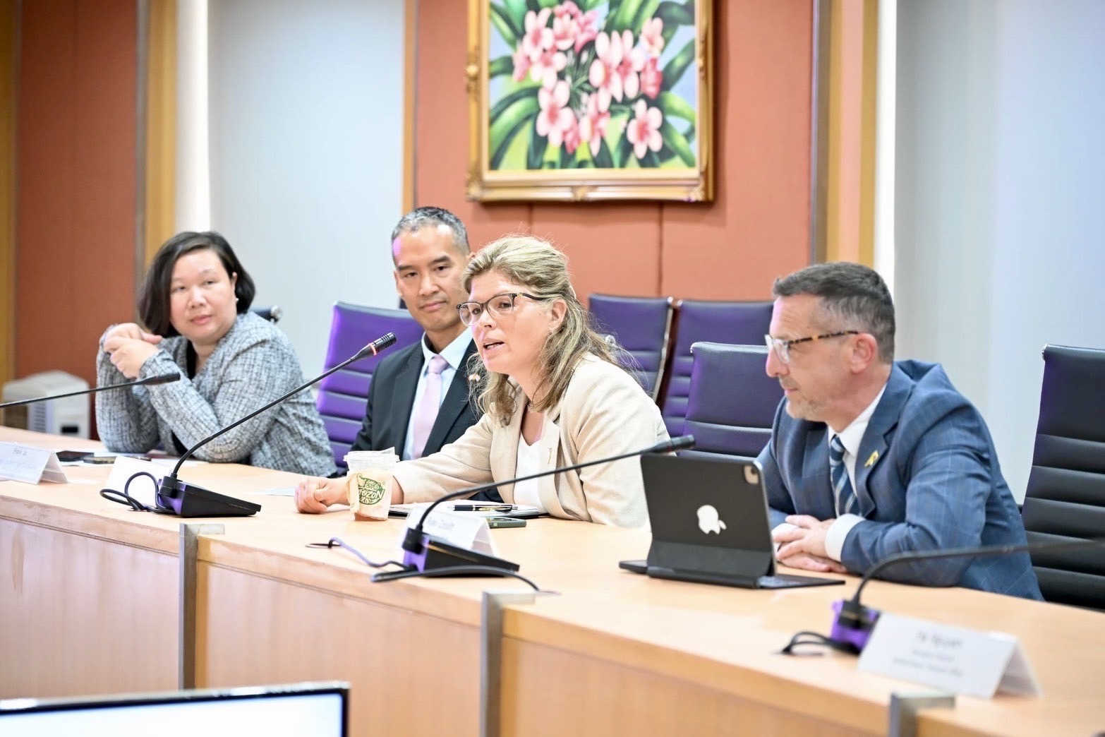 รพร.ปณตสรรค์ เป็นผู้แทน อก. ในการต้อนรับและหารือกับ Ms. Richelle Bourgoin ปลัดกระทรวงการค้าและการพัฒนาการส่งออก รัฐแซสคัตเชวัน ประเทศแคนาดา พร้อมคณะ ในโอกาสเดินทางเยือนประเทศไทย