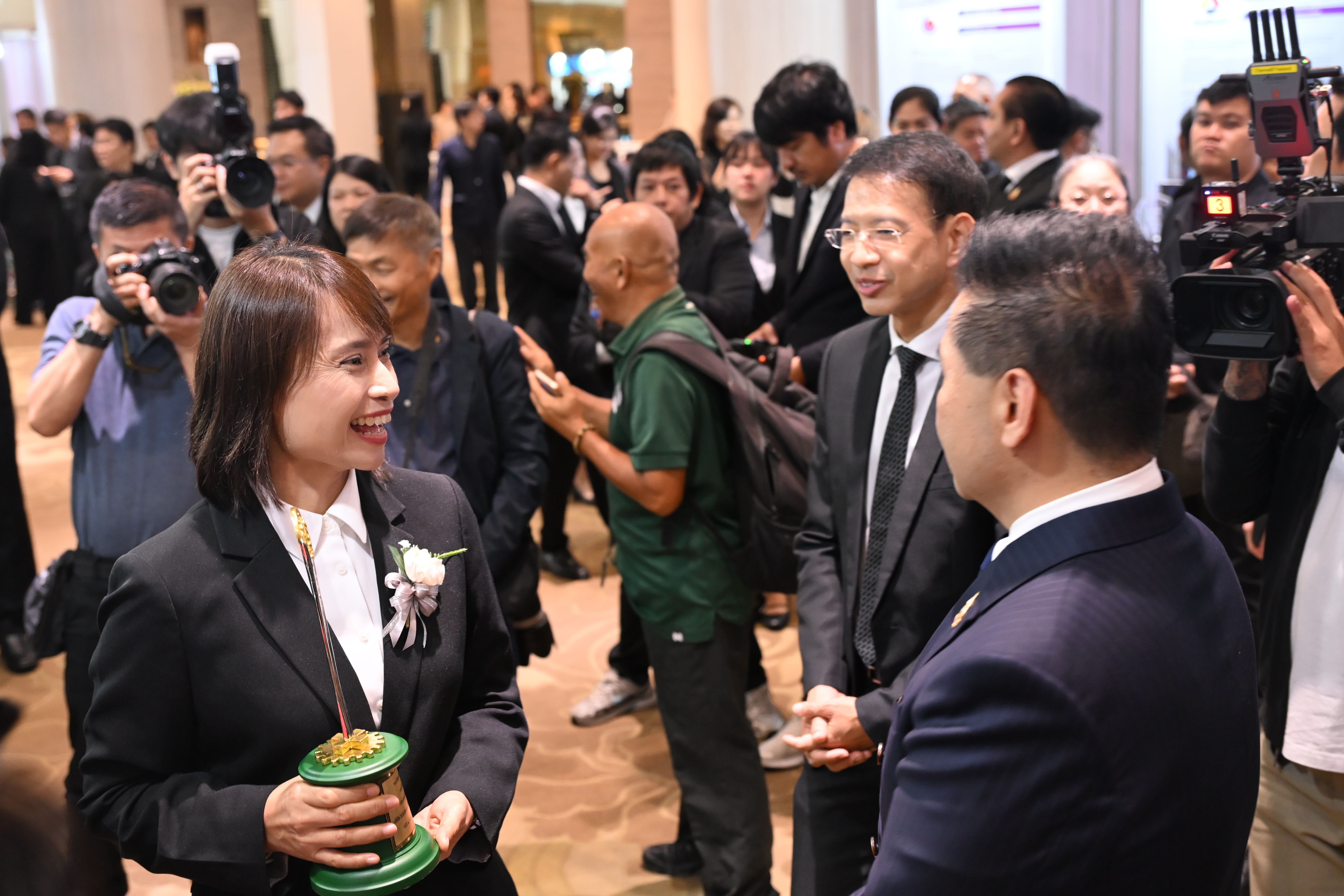 “วราวุธ” มอบรางวัลอุตสาหกรรม ปี 68 เชิดชู 40 องค์กรต้นแบบ มุ่งยกระดับขีดความสามารถการแข่งขัน ขับเคลื่อนเศรษฐกิจไทยสู่ความยั่งยืน