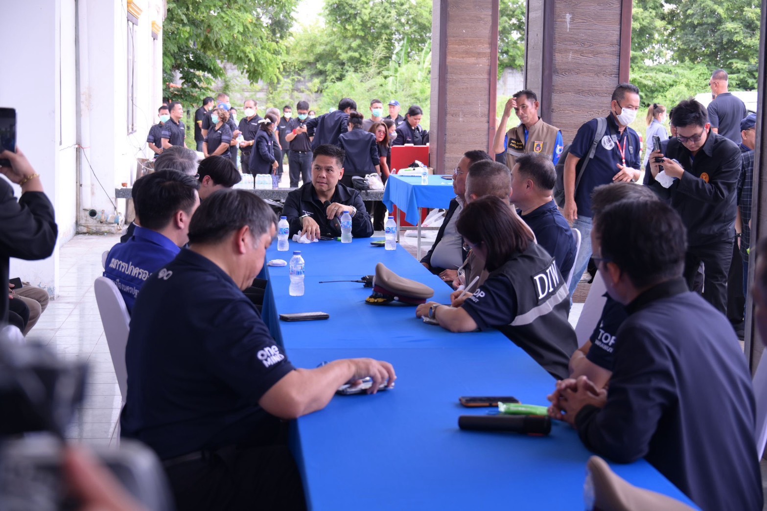 รพร.ปณตสรรค์ฯ ร่วมคณะ รวอ.วราวุธฯ ลงพื้นที่ตรวจติดตามการแก้ไขปัญหาตามข้อร้องเรียนของชาวบ้าน กรณีได้รับกลิ่นเหม็นรบกวนจากโรงงานอลูมิเนียมดรอส ของบริษัท เอวาย 2021 จำกัด