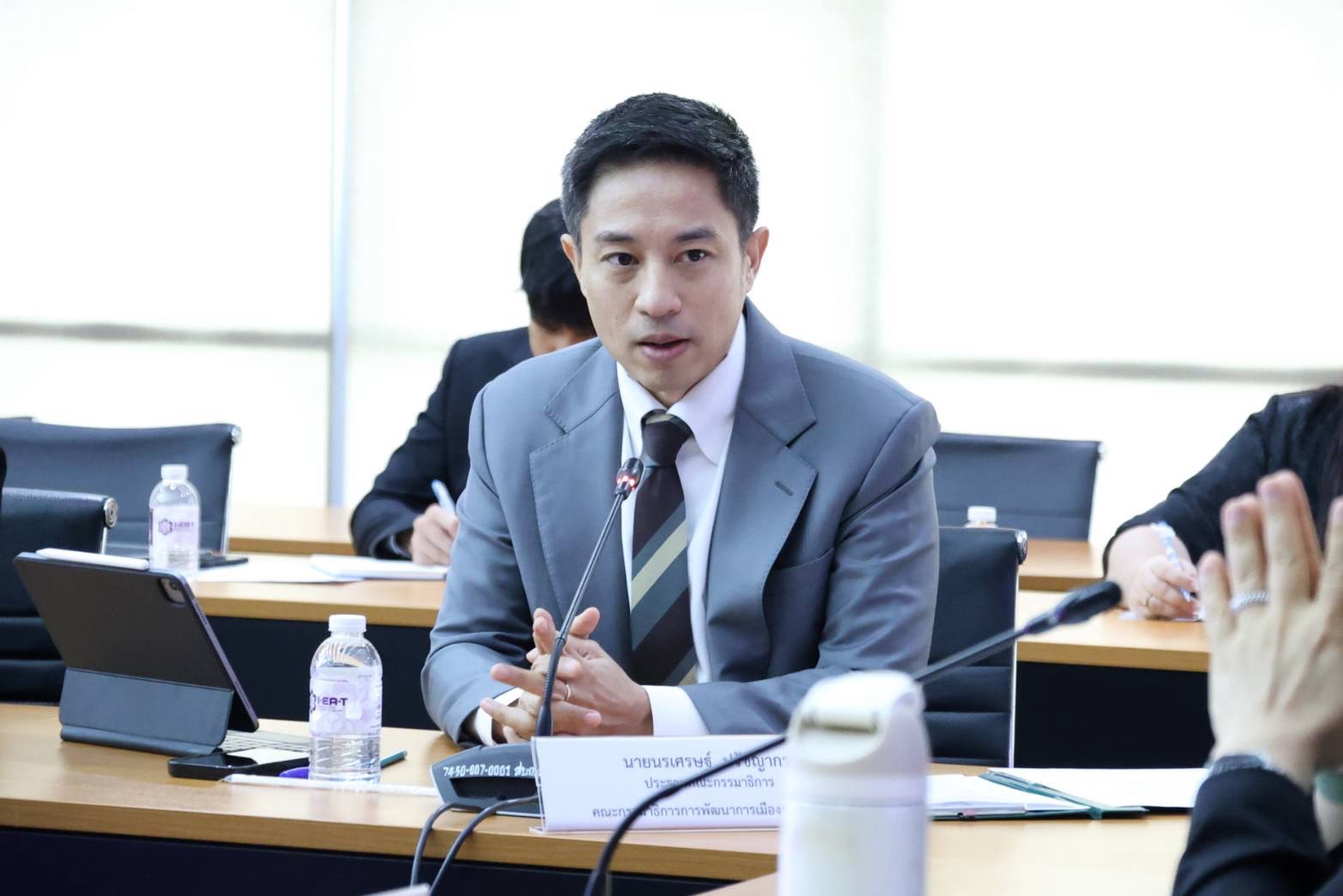กพร. ร่วมการแลกเปลี่ยนความคิดเห็นในโอกาสที่คณะกรรมาธิการการพัฒนาการเมือง การมีส่วนร่วมของประชาชน สิทธิมนุษยชน สิทธิ เสรีภาพ และการคุ้มครองผู้บริโภค วุฒิสภา เข้าพบ รวอ.วราวุธ
