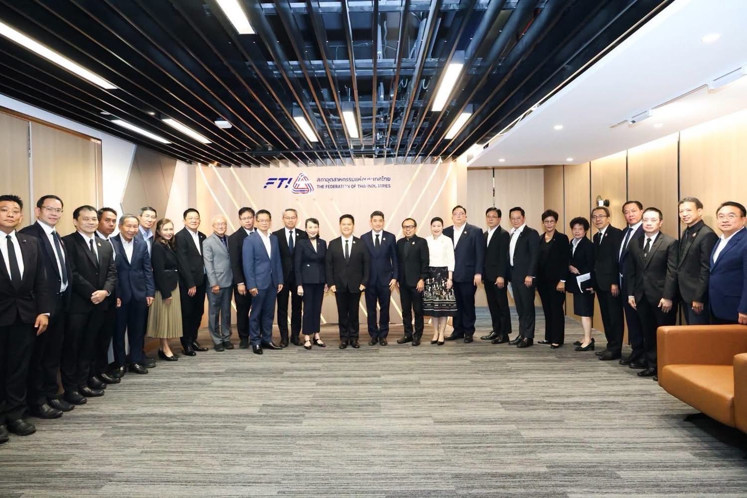 กพร. เข้าร่วมการประชุมคณะกรรมการอำนวยการเพื่อขับเคลื่อนเศรษฐกิจภาคอุตสาหกรรมร่วมกับ สอท.
