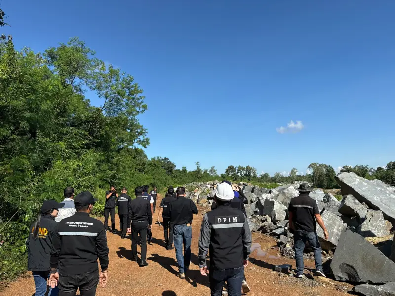 สรข.5 พิษณุโลก ร่วมตรวจสอบข้อเท็จจริงกรณีร้องเรียนการบุกรุกทำลายป่าและขุดหิน ในพื้นที่ ต.เขาทราย อ.ทับคล้อ จ.พิจิตร