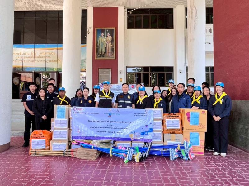 อพร.อดิทัต ร่วมส่งมอบของบริจาคเพื่อช่วยเหลือผู้ประสบอุทกภัยภาคใต้ ณ ศูนย์รับบริจาคสิ่งของ จ.เชียงใหม่