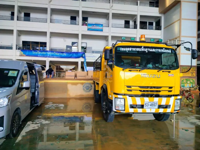 กพร. ให้ความช่วยเหลือผู้ประสบอุทกภัยภาคใต้ ภายใต้กิจกรรม “อุตสาหกรรมรวมใจ ช่วยพี่น้องชาวไทย”