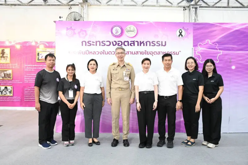 รพร.อานันท์ รพร.อารยา พร้อมด้วย ลสล. และเจ้าหน้าที่ กบว. ร่วมพิธีเปิดงานกาชาด ประจำปี 2568