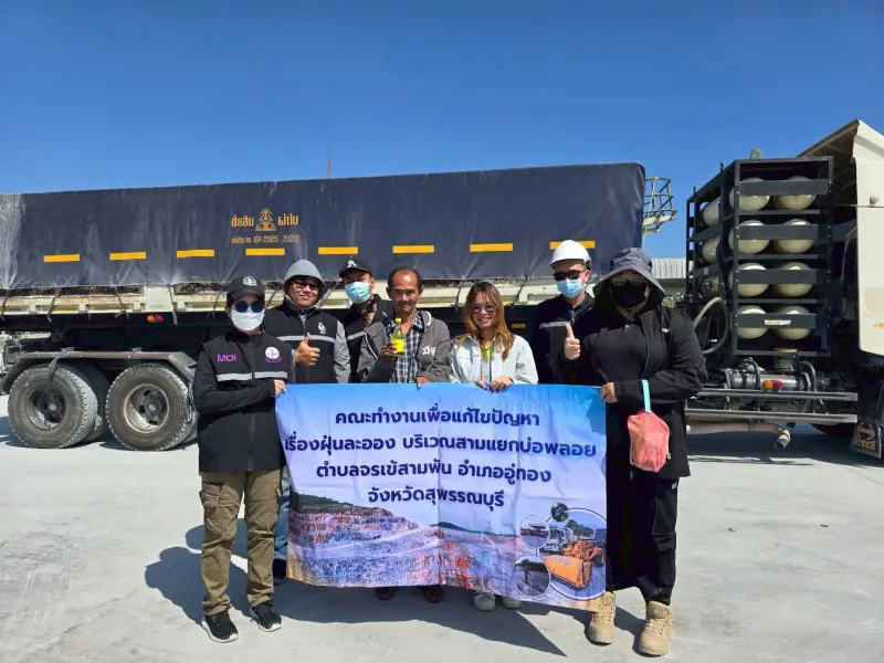 สรข.7 ลงพื้นที่ตรวจติดตามมาตรการการปิดคลุมรถบรรทุก บริเวณสามแยกบ่อพลอย ต.จรเข้สามพัน อ.อู่ทอง จ.สุพรรณบุรี