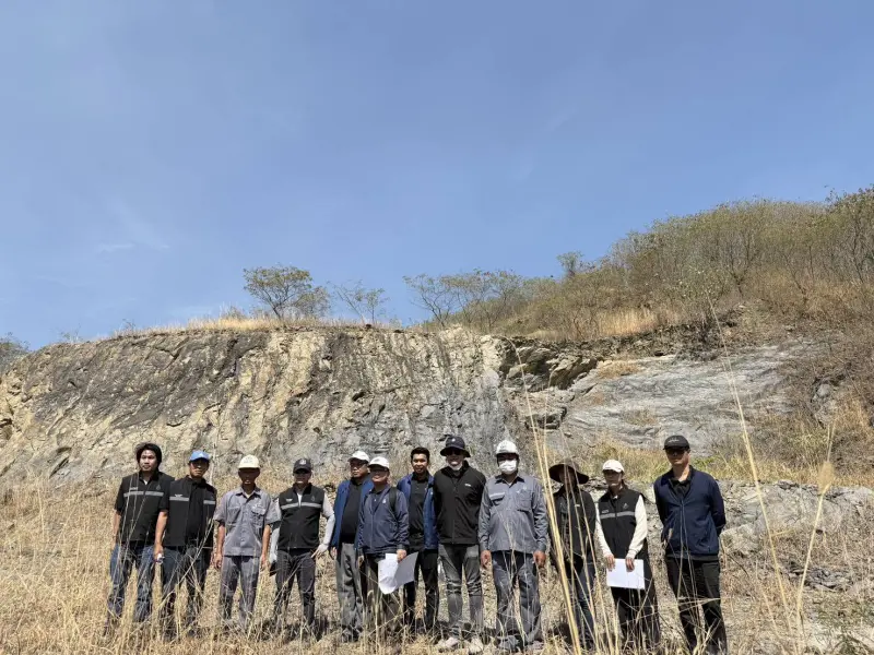 รพร.อานันท์ นำทีมลงพื้นที่ตรวจสอบข้อเท็จจริงกรณีบริษัท ทีพีไอ โพลีน จำกัด (มหาชน) ได้ขอปฏิบัติการชำระหนี้ ตามคำพิพากษาของศาลทั้ง 5 คดี โดยการนำแร่หินไปถมกลับคืนพื้นที่เดิม