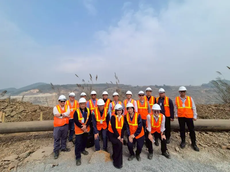 อพร.อดิทัต นำคณะเข้าศึกษาดูงานเหมืองแร่ของเวียดนาม ณ สาธารณรัฐสังคมนิยมเวียดนาม