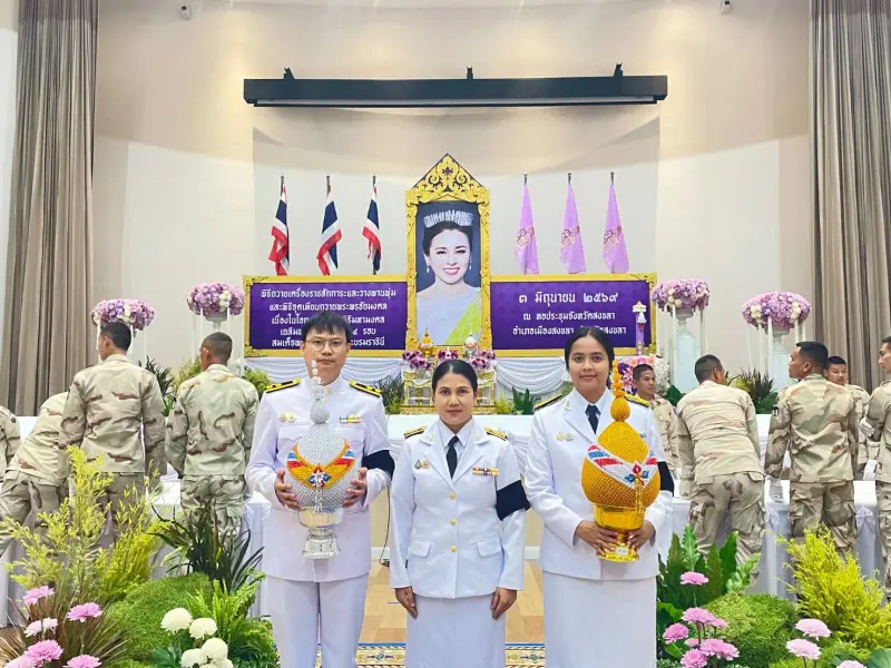 สรข.1 ร่วมพิธีถวายเครื่องราชสักการะและวางพานพุ่มและพิธีจุดเทียนถวายพระพรชัยมงคล เนื่องในโอกาสพระราชพิธีมหามงคลเฉลิมพระชนมพรรษา 4 รอบ สมเด็จพระนางเจ้าฯ พระบรมราชินี