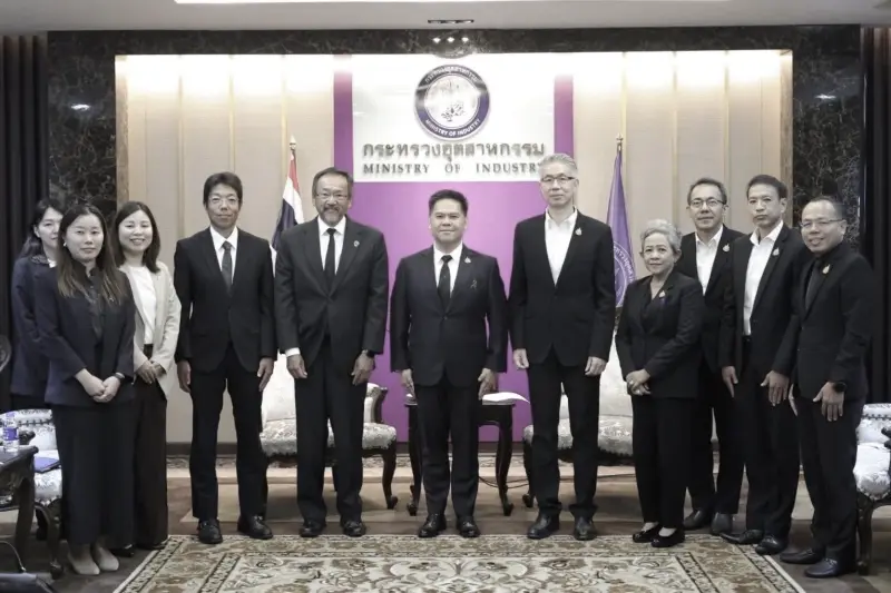 อพร. และ ผอ.กยผ. ร่วมคณะ รวอ.วราวุธฯ ในโอกาสให้การต้อนรับนายโอตากะ มาซาโตะ (H.E. Mr. Otaka Masato) เอกอัครราชทูตวิสามัญผู้มีอำนาจเต็มแห่งญี่ปุ่นประจำประเทศไทย และคณะ