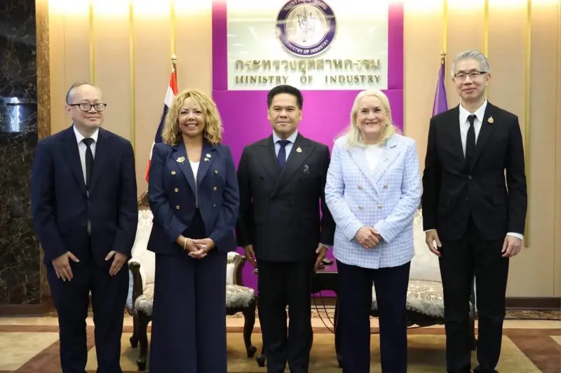 อพร. ร่วมให้การต้อนรับคณะสมาชิกรัฐสภาสหรัฐฯ ในโอกาสเดินทางเข้าเยี่ยมคารวะและหารือแลกเปลี่ยนความคิดเห็นกับ รวอ.
