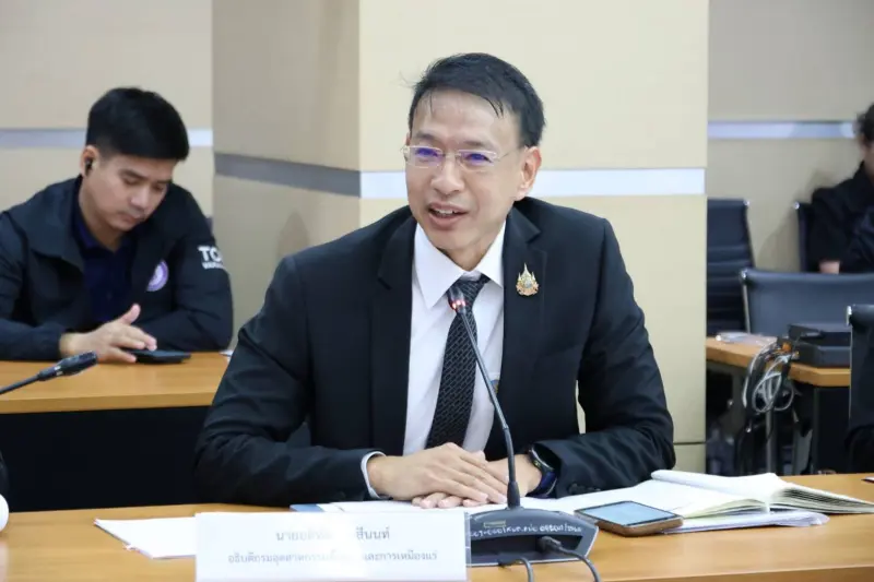 กพร. ร่วมการแลกเปลี่ยนความคิดเห็นในโอกาสที่คณะกรรมาธิการการพัฒนาการเมือง การมีส่วนร่วมของประชาชน สิทธิมนุษยชน สิทธิ เสรีภาพ และการคุ้มครองผู้บริโภค วุฒิสภา เข้าพบ รวอ.วราวุธ