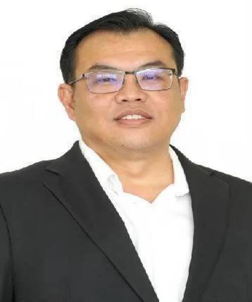 นายกุมพล  รามรังสฤษฎ์